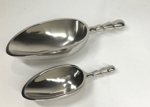 Blaine Silver Scoop with twist handle detail